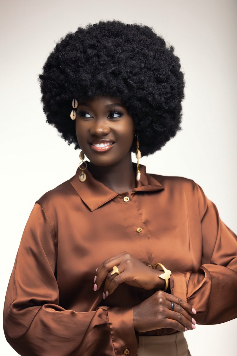 Don’t let insecurity ruin the beauty you were born with.☺️

MUA: @namuyarolah