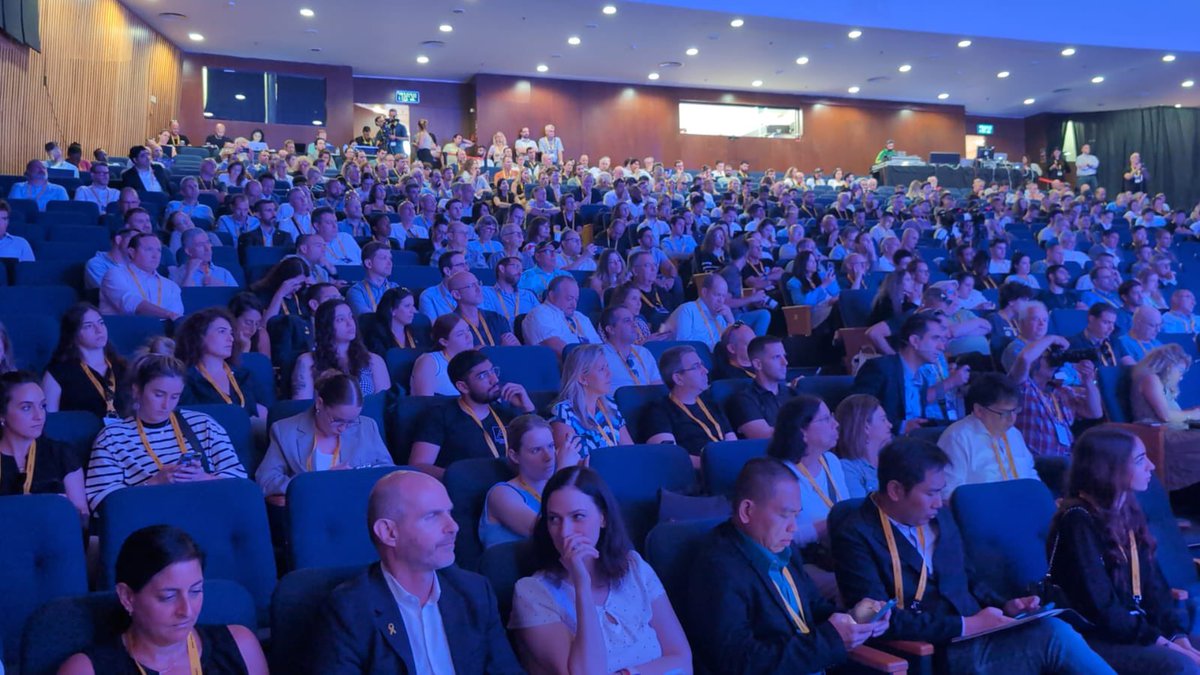 TelAvivUni's tweet image. “We have an amazing generation coming up. Those who are fighting right now will bring incredible resilience, work ethic and skills as super-entrepreneurs and leaders of the next 50 years,” says @naftalibennett at the opening of @CyberWeekTLV “Now is the time to invest in Israel!”