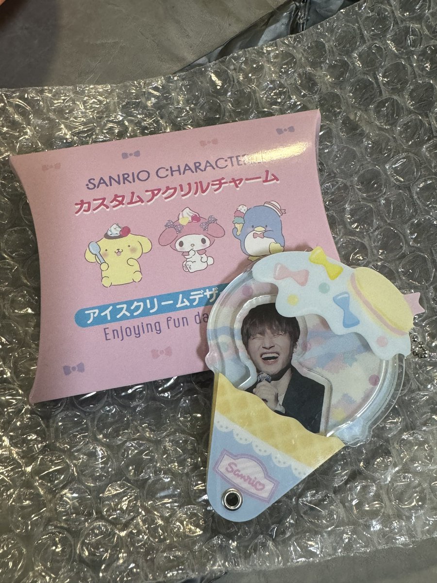 잘 받았어요!!😍 완전완전왘전 귀여움…ㅜ 감사해요💖💖 잘 달고 다니겟습니다😆