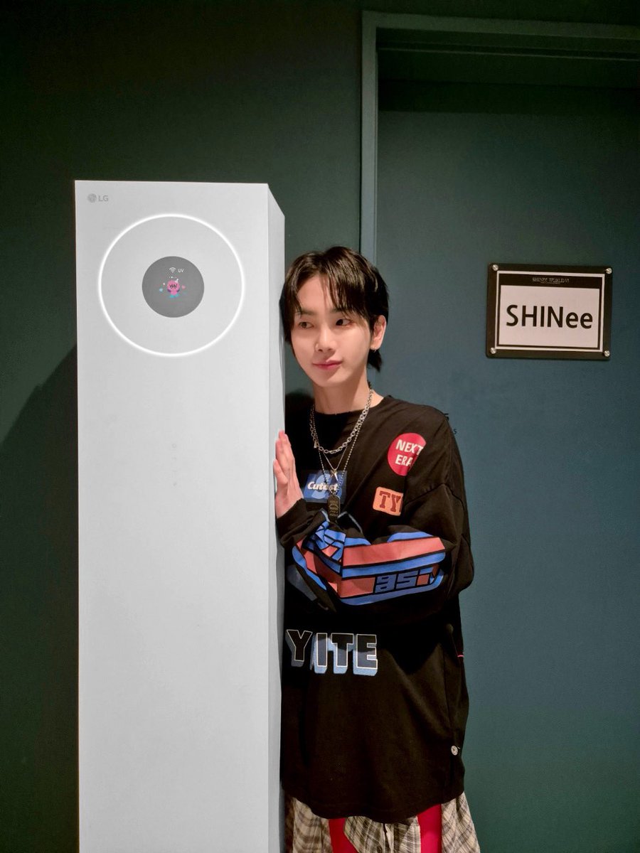 Ray20080525's tweet photo. 顔面が良すぎる🤦🏻♀️
なんかキュルキュルしてるね🥺💗ドユコト
#SHINee #샤이니
#LG전자 #LGELECTRONICS #휘센 #WHISEN #SHINeeXWhisen https://t.co/fmfc8o2tXb