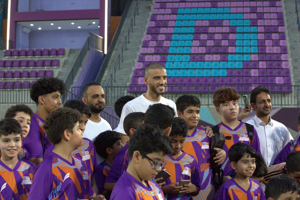 hamzappll's tweet photo. تشرفت بزيارة أيفونة الاهلي واسطورته السابق ولاعب العربي القطري الكابتن عمر السومة بالقريه الاولمبيه حيث اطلع على المرافق وابدى اعجابه الشديد في ظل تكاملية الانشطه والخدمات فشكرا جزيلا على هذه الزياره التي رسمت الابتسامه في وجوه المشتركين@olympicvillage9  @omaralsomah @Anaserafi https://t.co/Y5PBhvT9Rl