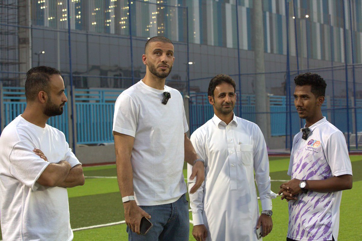 تشرفت بزيارة أيفونة الاهلي واسطورته السابق ولاعب العربي القطري الكابتن عمر السومة بالقريه الاولمبيه حيث اطلع على المرافق وابدى اعجابه الشديد في ظل تكاملية الانشطه والخدمات فشكرا جزيلا على هذه الزياره التي رسمت الابتسامه في وجوه المشتركين<a href="/olympicvillage9/">القرية الأولمبية</a>  <a href="/omaralsomah/">Omar Al Somah</a> <a href="/Anaserafi/">م. أنس صالح صيرفي</a>