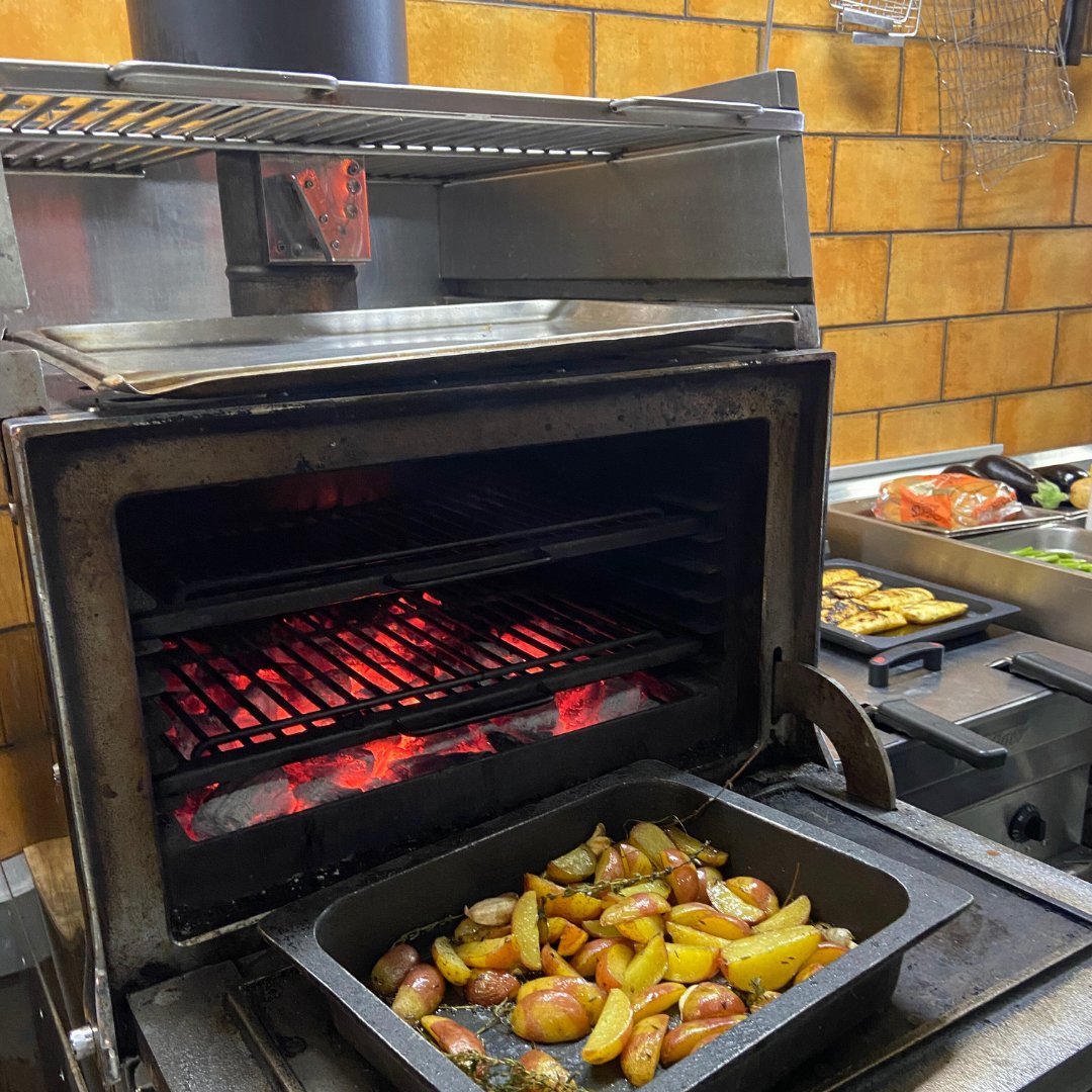 TargetCatering's tweet image. Another successful Josper x Hatched demonstration day 🔥

Hosted by middleby at Hatched in London.🥘 JOSPER Charcoal Equipment are  transforming grilling traditions with their revolutionary charcoal  ovens, creating 13 immersive dishes perfectly suited for your kitchen!