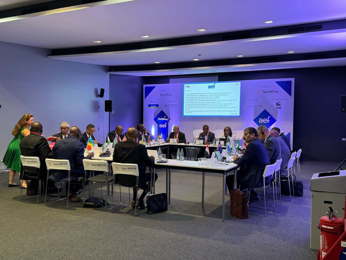 EnergyAlliance's tweet photo. 📍At #AEF24, @EnergyAlliance's @ngangaj &amp; @IFC_org's Linda Munyengeterwa are meeting w/ African energy ministers 🇳🇬🇰🇪🇪🇬🇬����🇿🇼🇬🇦🇸🇱🇲🇼🇸🇴🇲🇬🇱🇷🇸🇿🇨🇩🇨🇻🇰🇲🇨🇫🇹🇳 for a roundtable discussion on the energy systems of the future &amp; balancing Africa's needs with global goals. 

#LetsChangeEnergy https://t.co/igoniI1ptQ