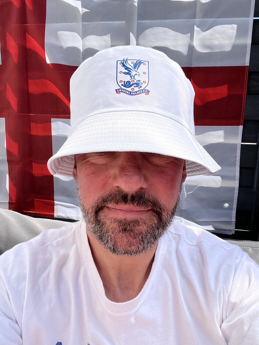 WhyteleafeEagle's tweet photo. 🚨Free Giveaway🚨
I’m going to give away this Palace England Bucket hat if England beat Slovenia tonight 
All you have to do is like and re post this post.
*must live in the uk 
Good luck ❤️💙🦁🦁🦁🏴󠁧󠁢󠁥󠁮󠁧󠁿 https://t.co/Qzw1ByoHmW