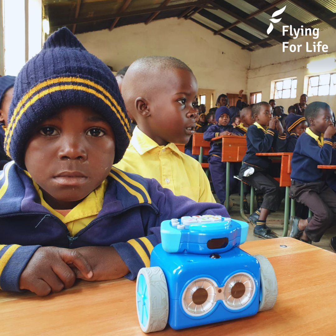 FlyingforLife1's tweet image. #RoboSteamTrain #youthworkshop: 200 learners, 18 teachers. 
Th kids learnt a lot &amp;amp; were exposed to a new world that they never thought existed. We're looking for sponsors to help w funding booklets/robotic toys to give to th kids to continue to learn &amp;amp; explore th world of robots.