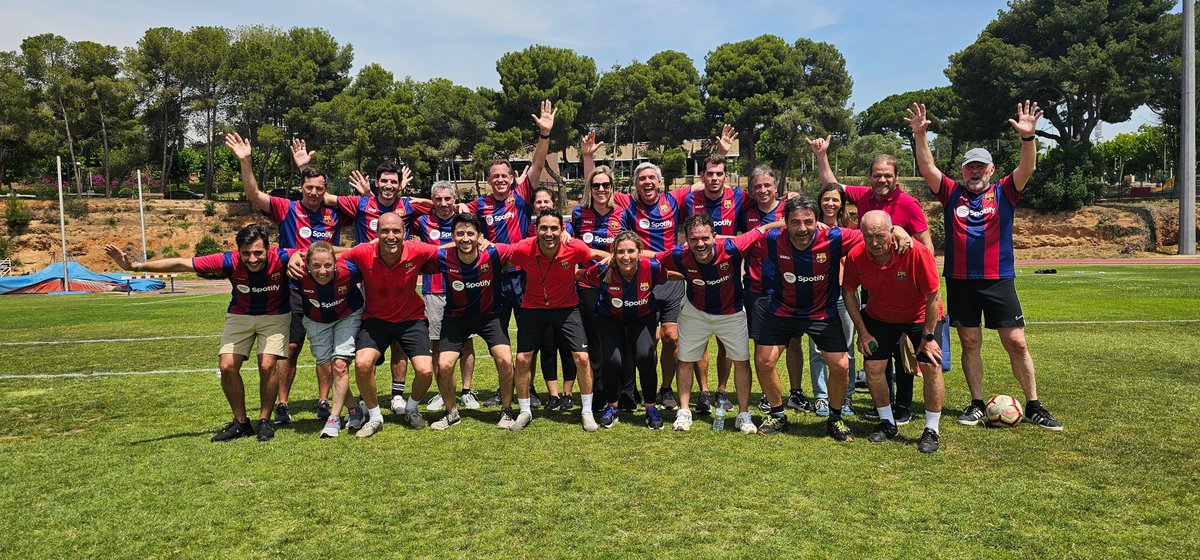 FCBjugadors's tweet photo. Ens encanta compartir el que hem viscut al FC Barcelona ⭐ Nova jornada de formació per a empreses #coachvalues en aquesta ocasió per a @Esade i amb els exjugadors @JuanjoCarricon1 i @CuetaJordi https://t.co/NKlP5Zwf2G