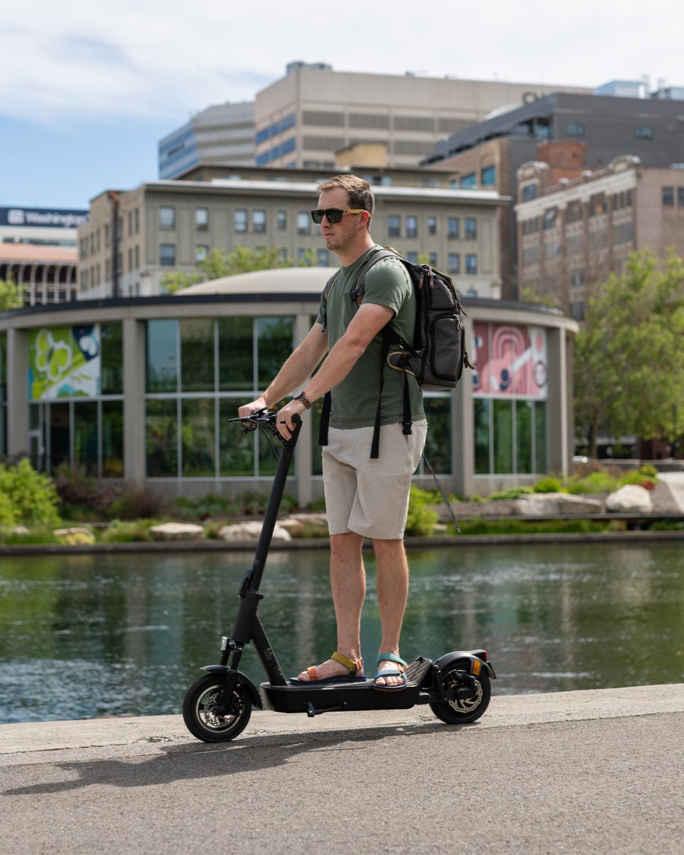 Rictor_Official's tweet photo. Riding Rictor E-scooter, your new best friend for short trips. Quick, fun, and eco-friendly! 💚
Cover up to 40 miles and enjoy the ride like never before.

#citylife #outdoor #rider #electricscooter https://t.co/FmBPeTlHhJ