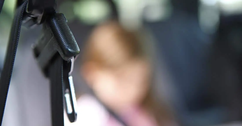FMobjetivocero's tweet photo. 🚗⚠️¿Sabes qué es el efecto submarino en la conducción? Se produce cuando el cuerpo no está bien sujeto por el cinturón de seguridad, presiona el asiento hacia abajo y comienza a deslizarse debajo de la banda abdominal del cinturón. En este artículo te explicamos cómo evitarlo🤔