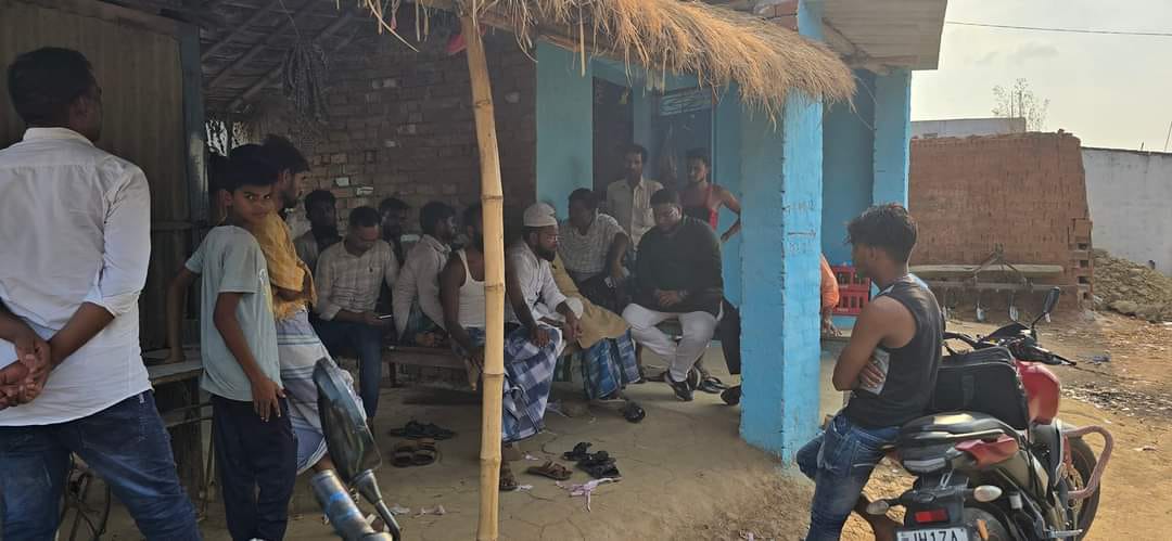 KamranKhan_jsr's tweet photo. झारखंड महागामा विधानसभा में हमारा लगातार कोशिश जारी है महागामा विधानसभा अंतर्गत ग्राम मंसूरा मे हमारी पार्टी #AIMIM महागामा मे मज़बूती के साथ ज़मीन पर मौजूद है और बैरिस्टर @asadowaisi साहब से प्रभावित हो कर लोगों में अलग दिलचस्पी दिखाई इस बार महागामा विधानसभा मे बदलाव की लहर है https://t.co/6CrJrrhxkE