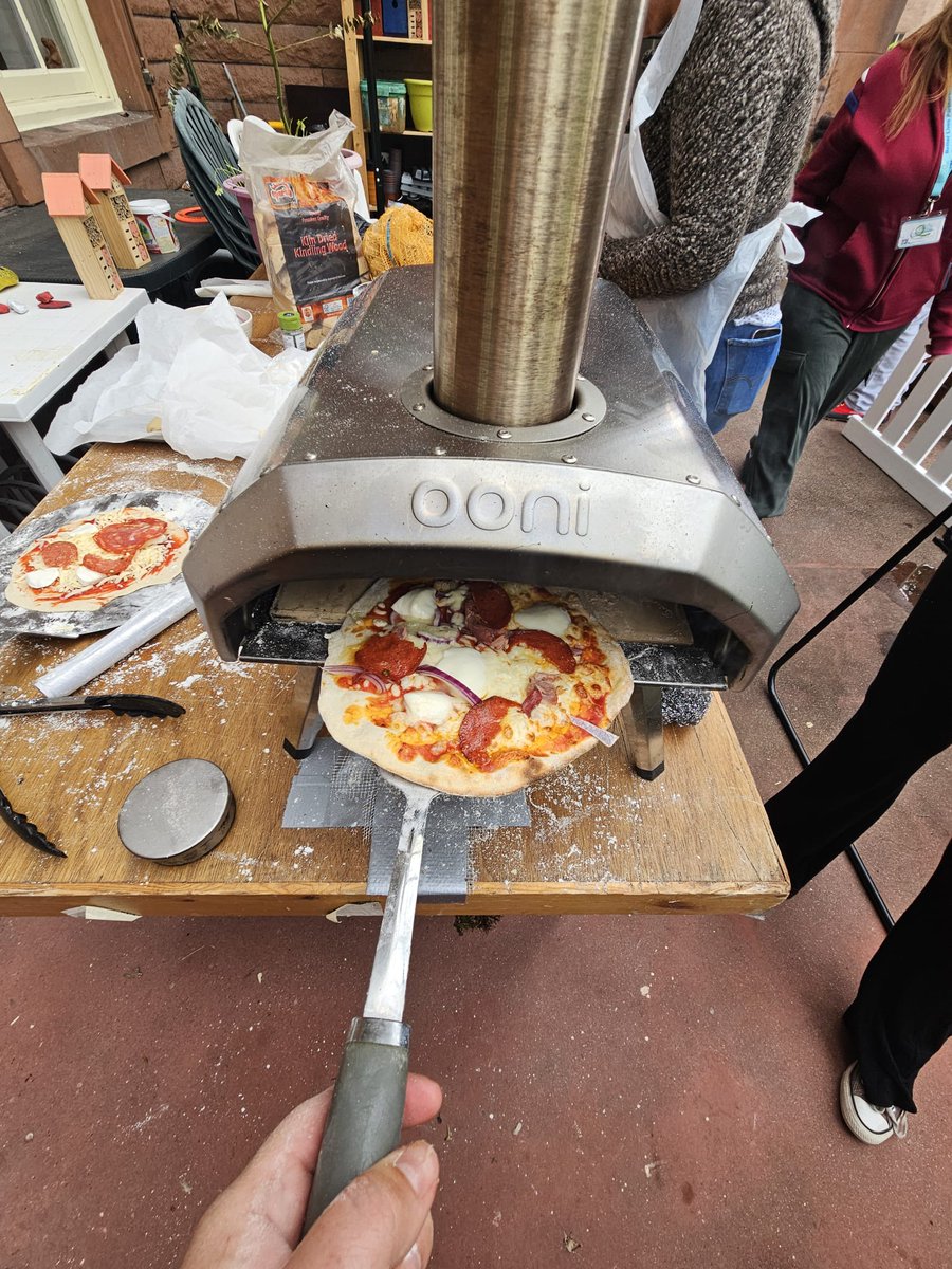 BetterLivesDG's tweet photo. 🍕🔫 A super fun day for Team Dumfries!

Everyone was treated to a tasty pizza and a competitive water fight.

What a brilliant day!

#BetterLivesPartnership #BLPTeamDumfries https://t.co/D0drBUfFew