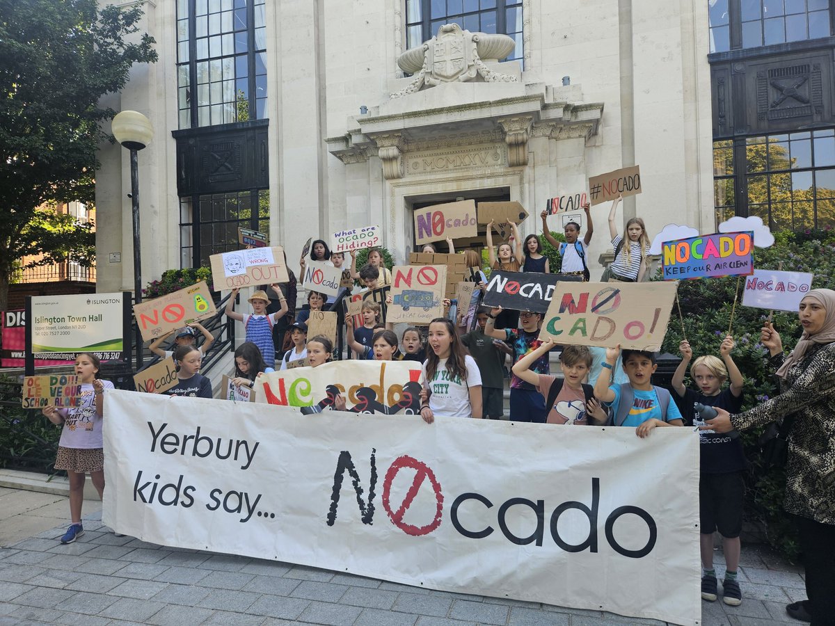 KayaJunction's tweet photo. Amazing pupil power!! The formidable students of Yerbury are raising their voices in protest against @Ocado ridiculous plans to put a highly polluting depot behind their primary school #Nocado https://t.co/d6xAFwKYId