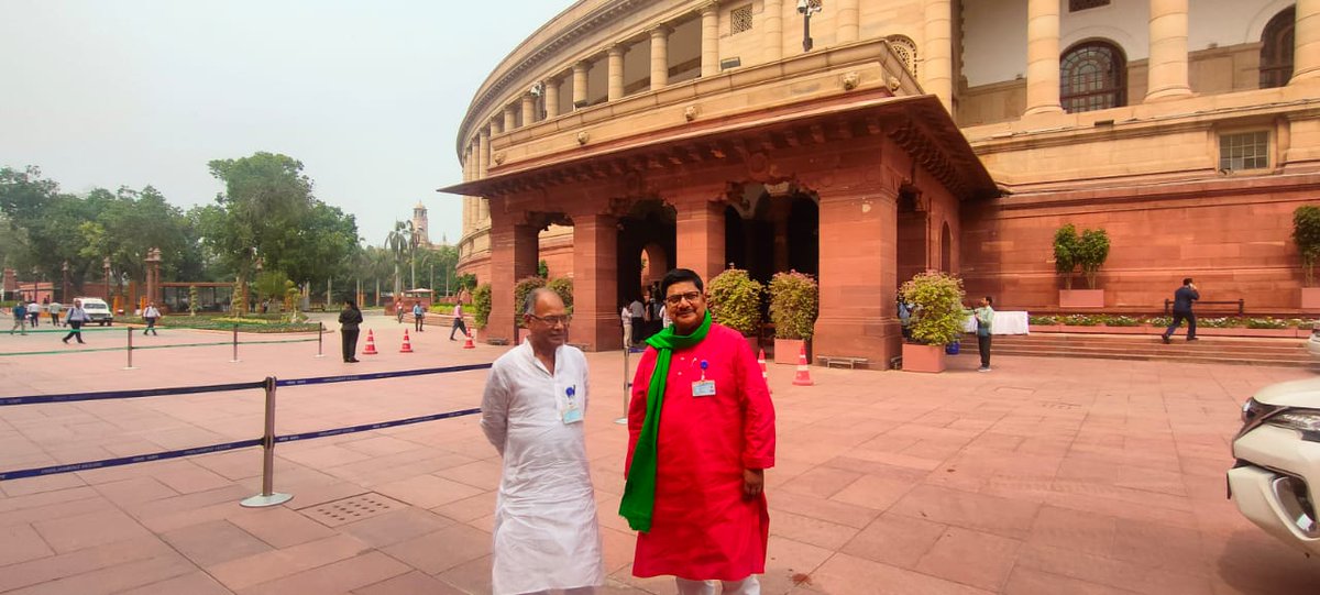 ShyamKnl's tweet image. और आज जब संविधान व लोकतंत्र को ही खत्म करने की साजिश की जा रही है और जनता के अधिकारों पर हमले बढ़े हैं, तब फासीवादी भाजपा के खिलाफ संघर्ष को और आगे बढ़ाने के लिए आरा और काराकाट की जनता ने माले के अपने दो बड़े किसान नेता -  का. राजा राम सिंह और का. सुदामा प्रसाद को  संसद भेजा है।