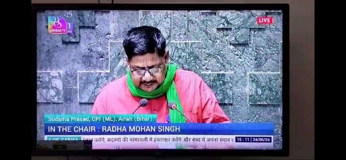 ShyamKnl's tweet image. और आज जब संविधान व लोकतंत्र को ही खत्म करने की साजिश की जा रही है और जनता के अधिकारों पर हमले बढ़े हैं, तब फासीवादी भाजपा के खिलाफ संघर्ष को और आगे बढ़ाने के लिए आरा और काराकाट की जनता ने माले के अपने दो बड़े किसान नेता -  का. राजा राम सिंह और का. सुदामा प्रसाद को  संसद भेजा है।