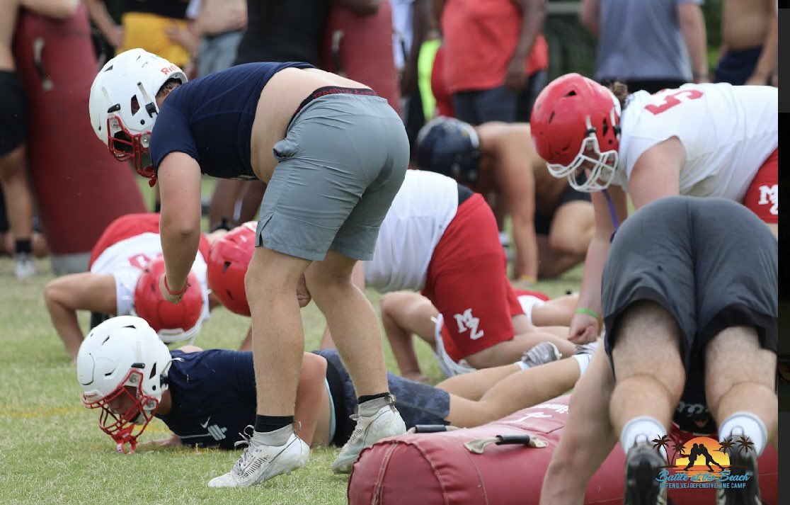 Jeffery54Joseph's tweet photo. good work at battle at the beach this weekend.#offenseline #trenches #hchs https://t.co/NyuXeFdN41