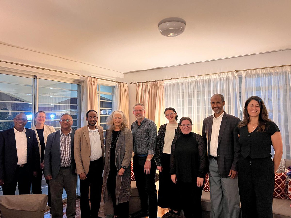 🌍🐆 Inspiring dinner with Dr. Laurie Marker &amp; the Somaliland Cheetah Conservation Fund <a href="/CCFCheetah/">Cheetah Conservation Fund</a>. I am deeply impressed by their work to protect cheetahs. Proud that <a href="/UKinSomalia/">UK in Somalia🇬🇧🇸🇴</a> supports their efforts.
#CheetahConservation #Somaliland #WildlifeProtection #ConservationHeroes