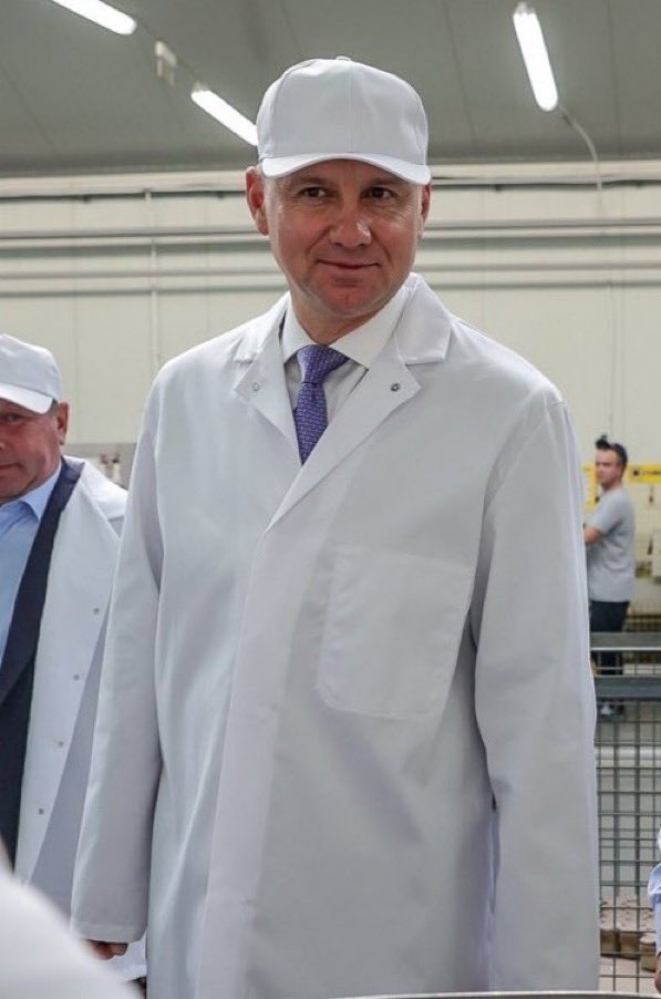 Nie wiem czy ktoś już zadał to pytanie, bo mnie nurtuje ono od wczoraj co Ardian Paj Hi Wo, obiecał w zamian za te brak krótkoterminowych wiz …o słownik nie pytam bo boję się odpowiedzi