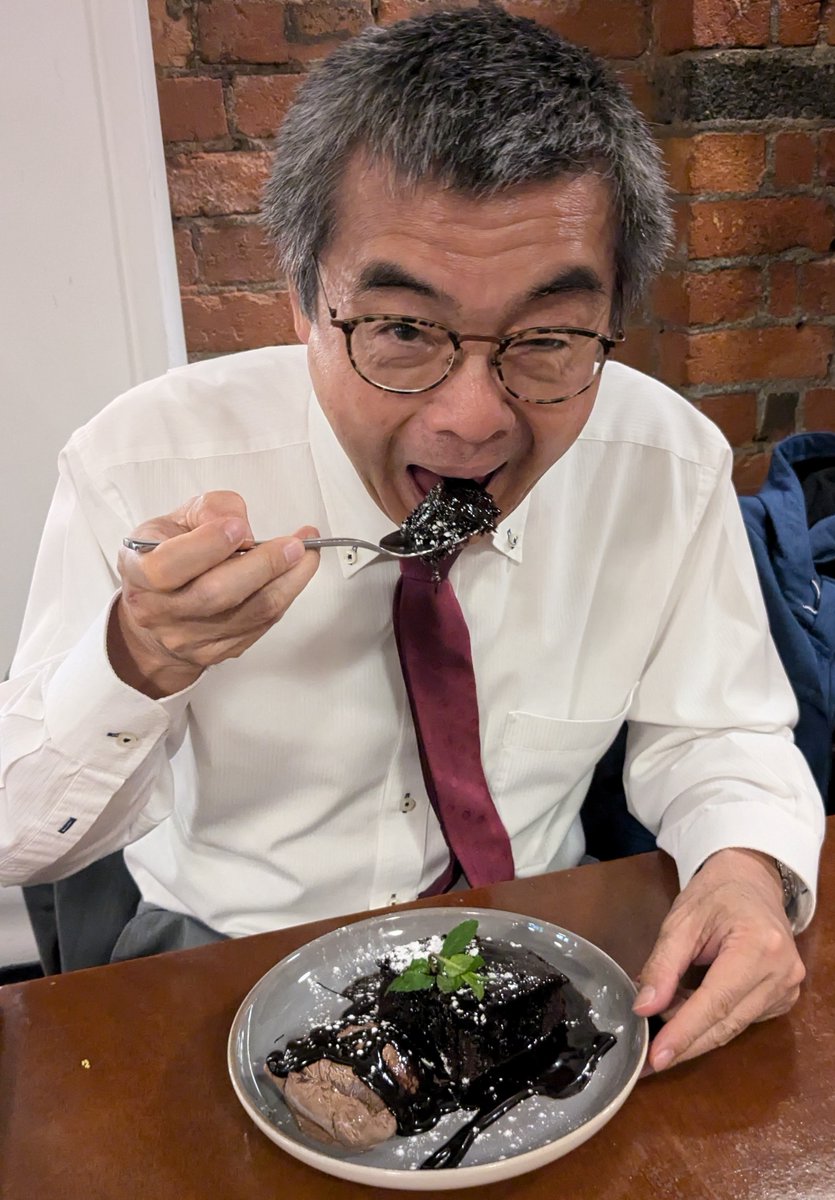 AmbassadorofJa1's tweet photo. After completing the10k marathon (and to conquer all the NZ made sweets of course!), Ambassador Osawa was recharging with a well-deserved dessert last night! 📷📷 Nothing like a sweet treat to replenish the energy and celebrate the achievement! #MarathonSuccess #SweetReward https://t.co/jwsEx3hOiR