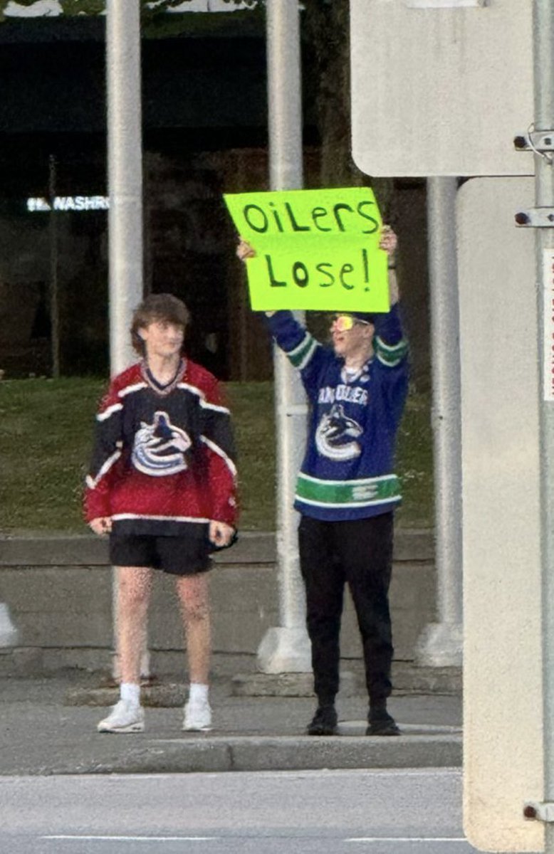 RyanLmark's tweet photo. Two dudes spotted along Scott Road #SurreyBC 😄 https://t.co/aNrbzH3FSq