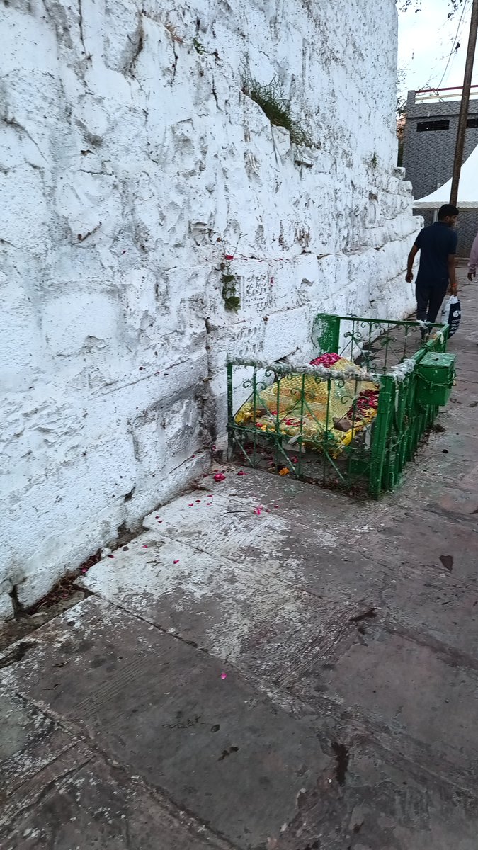 be_human_first9's tweet photo. Now what is this structure doing on ghats of Sandhya aarti where Hindus have been performing rituals from centuries 
Please sir get it removed before  any claims are made @MPPoliceDeptt @UjjainPolice @VHPDigital 
#ujjain #hindu #mahadev #mahakal https://t.co/IaYk7pgScs