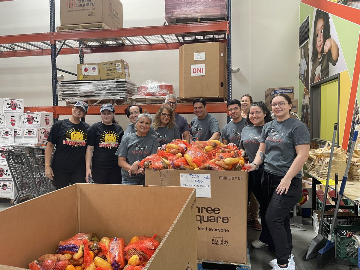 filicana's tweet photo. Spent an amazing day volunteering at @ThreeSquareLV with fellow @NVALAS members! Together, we helped fight hunger and support our community. #Volunteer #CommunityService #NVALAS #ThreeSquare https://t.co/7mJUPTo1dM