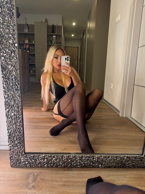 Can I wrap My Legs around You?💚 https://t.co/kkEfVZXdrj