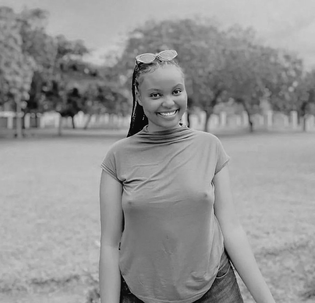 karothk256's tweet image. Be honest, what's the first thing attractive you've seen on her?🥲