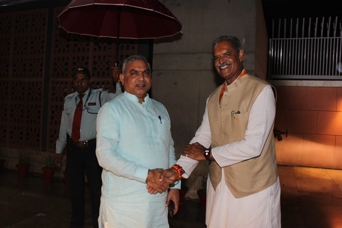 KVSinghDeo1's tweet photo. ବି ଜେ ପି ର ରାଷ୍ଟ୍ରୀୟ ଯୁଗ୍ମ ସାଧାରଣ ସମ୍ପାଦକ ଶ୍ରୀ ଶିବ ପ୍ରକାଶ ଜିଙ୍କ ସହ ଶିଷ୍ଟାଚାର ଭେଟ କଲି ଓ ଅନେକ ପ୍ରସଙ୍ଗ ଉପରେ ଆଲୋଚନା କଲୁ ।

#doubleenginesarkar #bjpindia #bjp #patnagarh #khaprakhol #belpada #bolangir #odisha #etharabjp #odishaparivartan
#isbaarmodisarkar #phirekbaarmodisarkar #odishawithmodi #patnagarhwithmodi #modikaparivar #OdishareHebaBJPSarkar  #GeneralElection2024 #voteforchange2024 #Odisha #NarendraModi #AmitShah #JPNadda #ModiKiGuarantee #mlapatnagarh #deputychiefministerofodisha #ministryofagricultureandfarmersempowerment

@BJP4India 
@BJP4Odisha 
@shivprakashbjp
@sksingh_deo