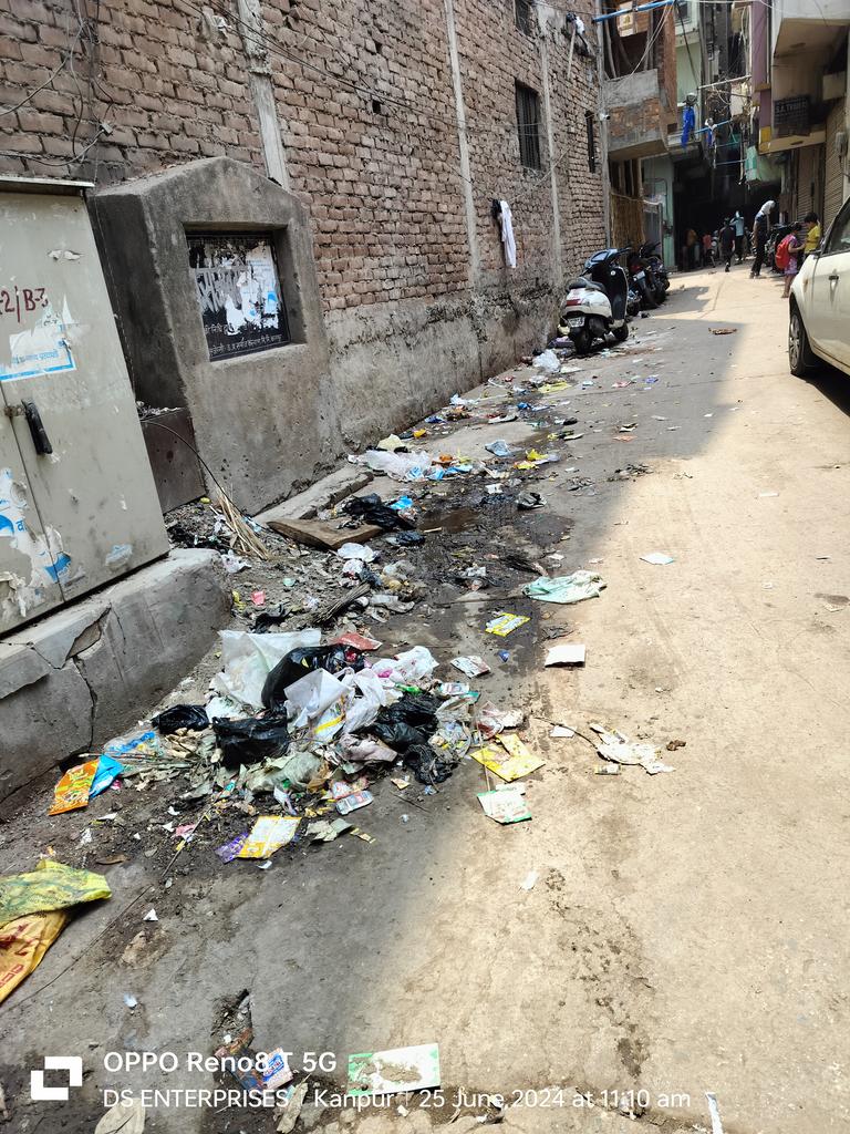 KANPURUPDATE's tweet photo. कानपुर नगर निगम की बड़ी लापरवाही 80/88 गंगा ऑयल मिल कंपाउंड में सफाई नायक से ले कर सफाई करने वाले भी गायब जनता हो रही है सफाई नायक को कॉल करने पर भी नही हो रहा  काम और नगर निगम  बड़े अधिकारी तो फोन भी नही उठा रहे। क्या यही माननीय योगी आदित्यनाथ जी ग्रीन कानपुर ग्रीन कानपुर है यह। https://t.co/XgWDBx3CwQ