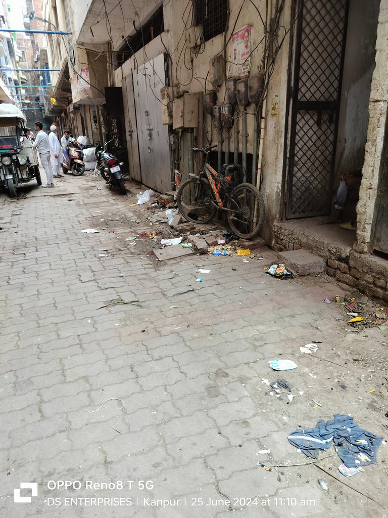 KANPURUPDATE's tweet photo. कानपुर नगर निगम की बड़ी लापरवाही 80/88 गंगा ऑयल मिल कंपाउंड में सफाई नायक से ले कर सफाई करने वाले भी गायब जनता हो रही है सफाई नायक को कॉल करने पर भी नही हो रहा  काम और नगर निगम  बड़े अधिकारी तो फोन भी नही उठा रहे। क्या यही माननीय योगी आदित्यनाथ जी ग्रीन कानपुर ग्रीन कानपुर है यह। https://t.co/XgWDBx3CwQ