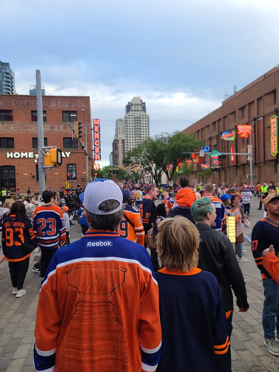 A fantastic season &amp; playoff run <a href="/EdmontonOilers/">Edmonton Oilers</a>! Until next year! #LetsGoOilers    Always 💙🧡!