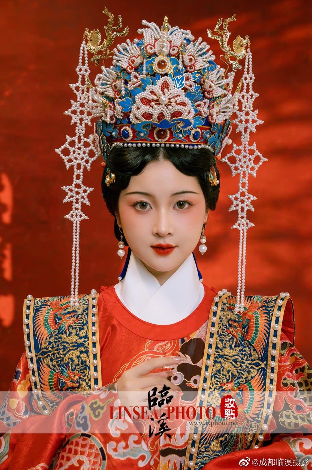 屏風　一代女皇 逆光戦乙女の詩》 被光包圍卻不屬於光——不向命運低頭的少女