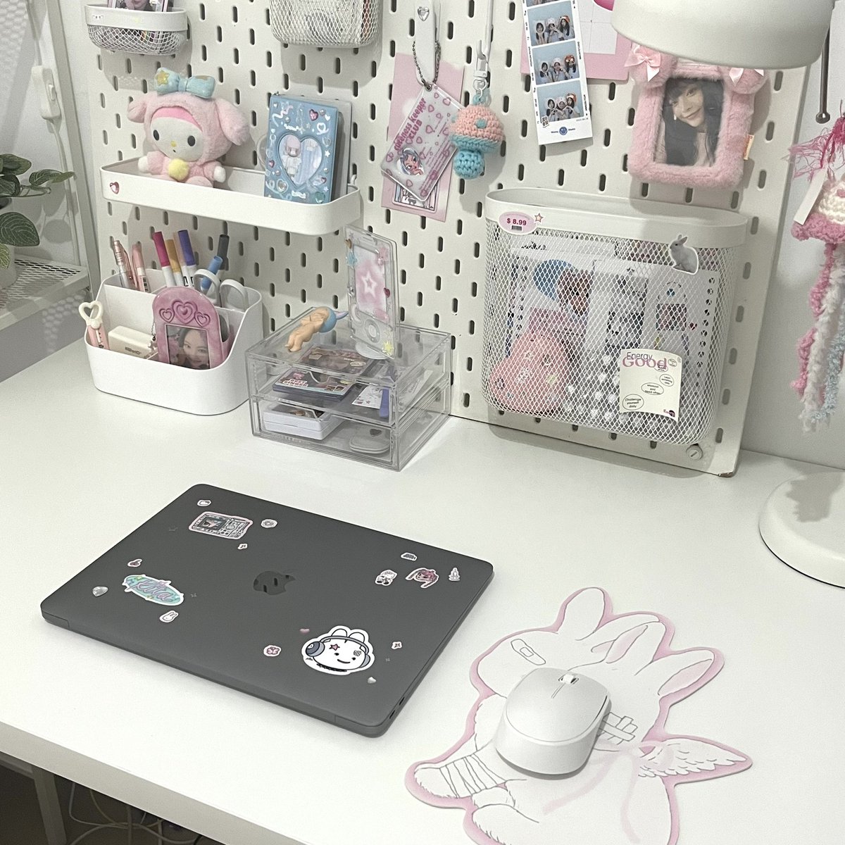 zero1nw's tweet image. hello! i'm looking for interactive moots/friends :)

⭒not new to #stantwt #studytwt
⭒she / her - filo, 07 
⭒need friends (i'm interactive) 
⭒incoming g12 STEM student
⭒lf interactive nd friendly moots (any fandom)

♡/↻ are highly appreciated / to spread.. thank u ^___^