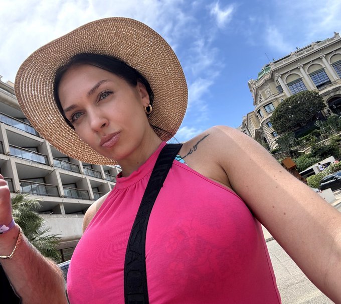 Wakacje są stanowczo zbyt grzeczne .... Co myślicie o jakiejś skromnej pikantnej produkcji prosto z plaży