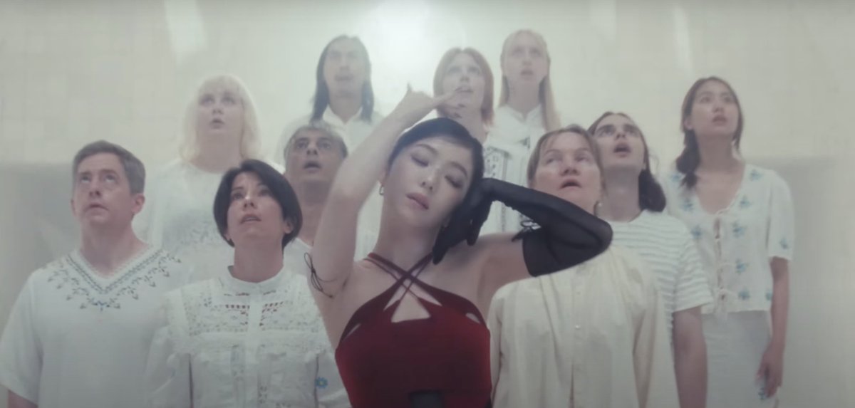 runoneonethree's tweet photo. วิเคราะห์ MV Cosmis - Red Velvet
.
หรือไอรีนจะเป็นเจ้าของเทศกาล Midsommar และซึลกิคือ Queen of May คนก่อนหน้านี้?
.
อย่างที่ลัฟวี่เดาๆ กันว่าไอรีนมักเป็น Last Boss ในหลายๆ สตอรี่ที่ผ่านมา กับคัมแบคครบรอบ 10 ปีนี้ พี่เบก็ไม่ทิ้งตำแหน่งนี้ไปจากเดิม! (1)

#RedVelvet #Cosmic_Love https://t.co/fP8crAdZZk