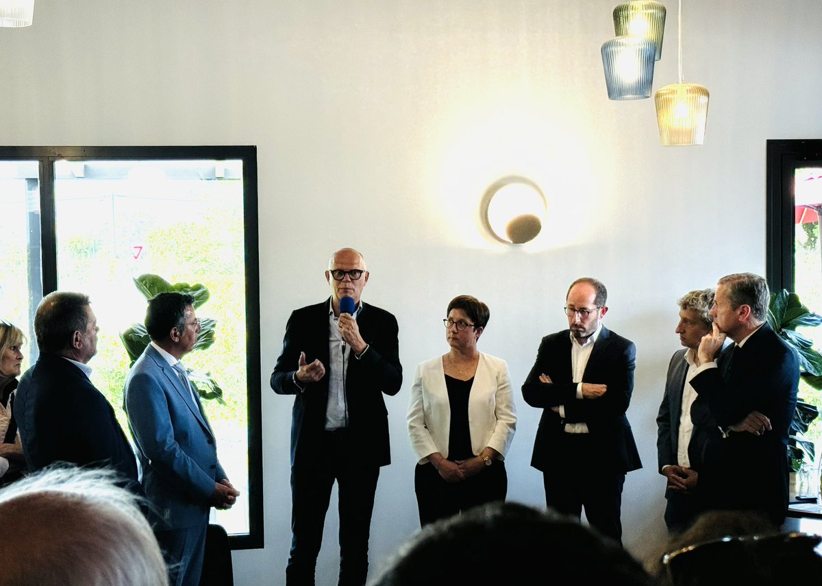 ‼️ Notre Président <a href="/EPhilippe_LH/">Edouard Philippe</a> accueilli par <a href="/Romain_Mignot_/">Romain Mignot</a> à Buxerolles hier soir devant plus de 150 personnes venues soutenir notre candidate <a href="/HorizonsLeParti/">Horizons</a> <a href="/SaintPe2024/">Saint-Pé Séverine</a> ! 
#circo8601 #legislatives2024