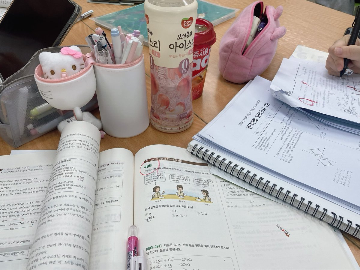 aanklililli's tweet image. D-8 자습시간.. 🥹