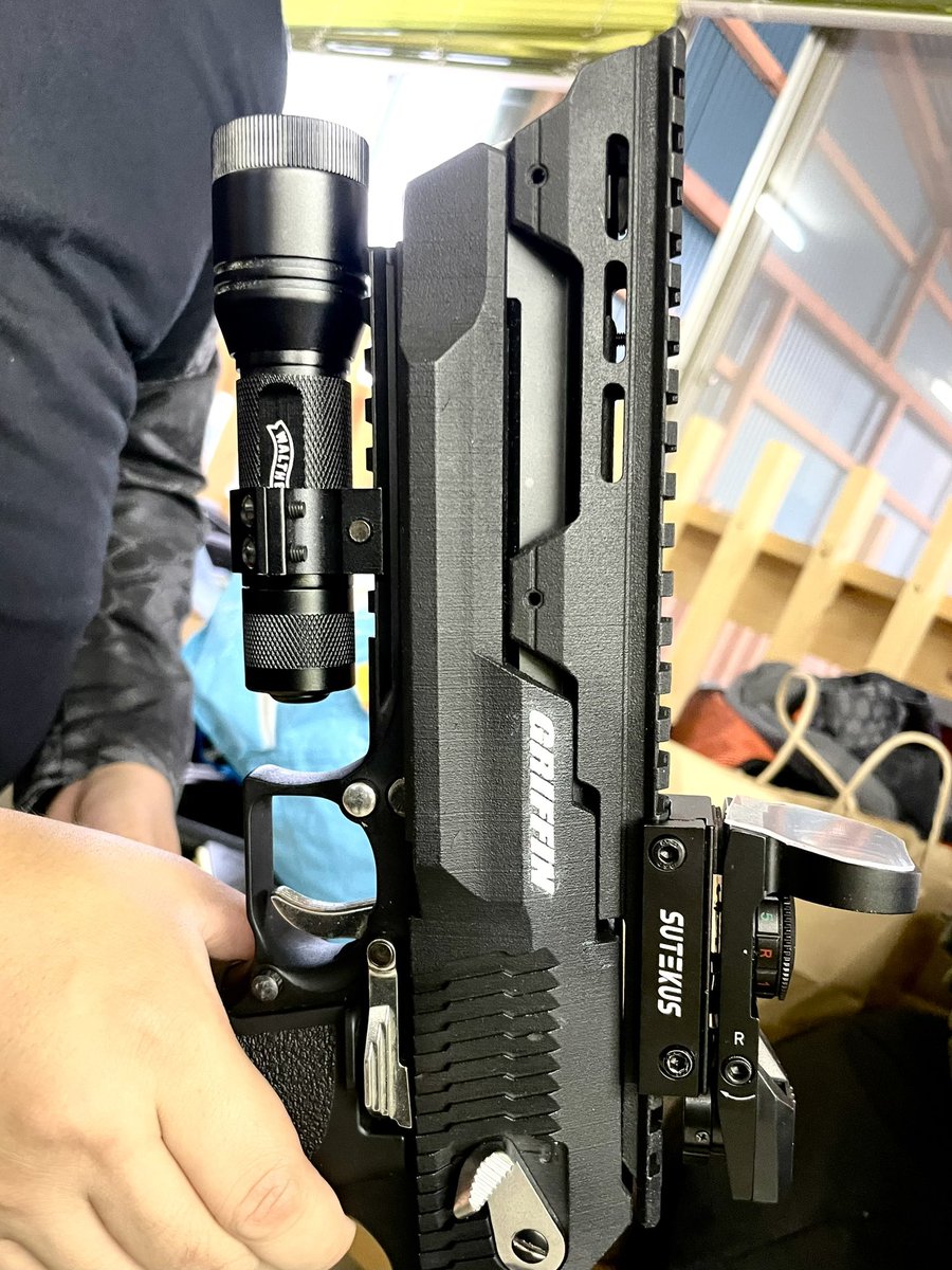 SHHHHHIN13's tweet image. 先日のサバゲーでデザートイーグルのグリフィンを使ってくれてる方がいたので嬉しすぎて撮影させてもらった！！
自社製品ラブ🫶✨

#ライラクス #LayLax