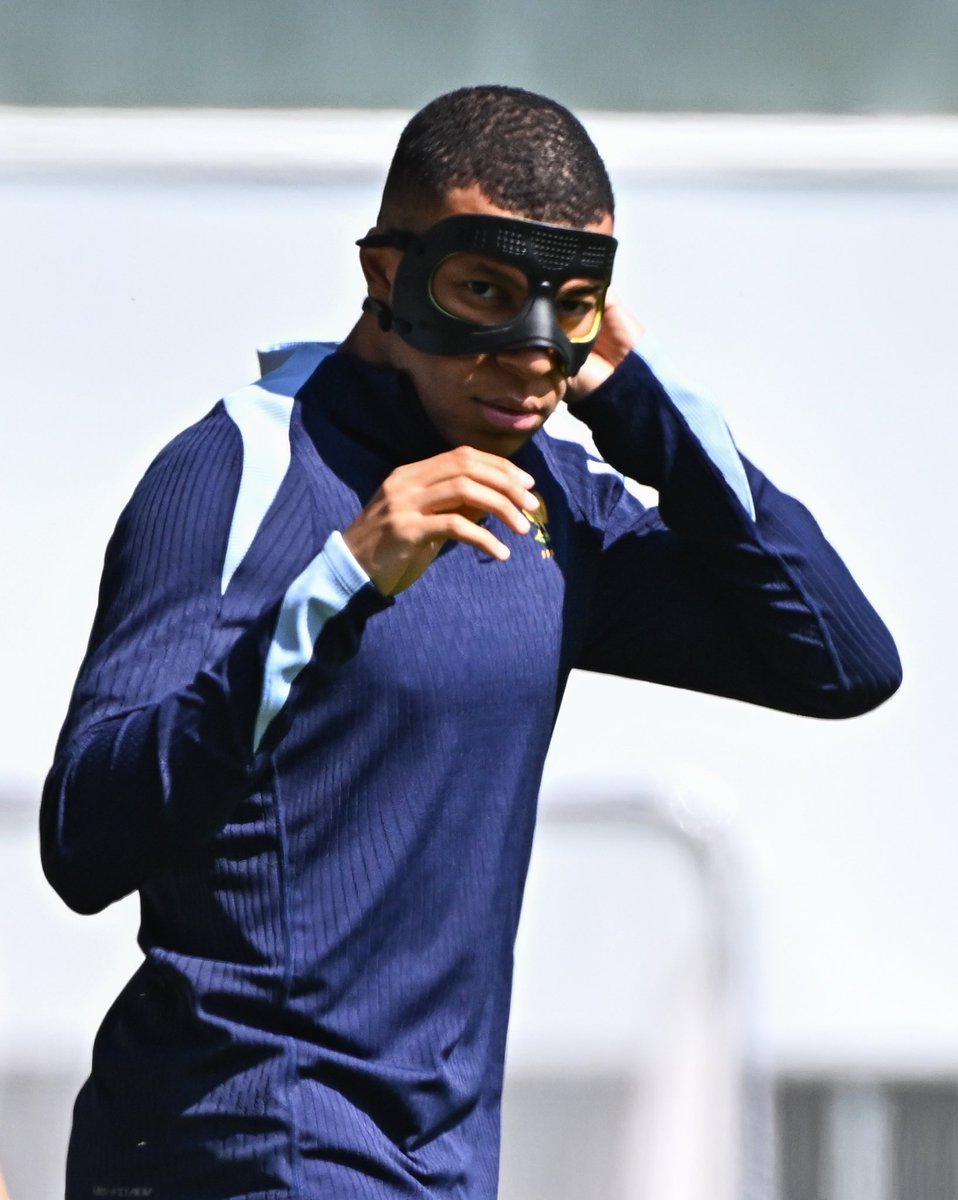 _BeFootball's tweet image. 🚨 Didier Deschamps devrait aligner un trio Thuram - Mbappé - Dembélé ce soir contre la Pologne. 🇫🇷🇵🇱

(@lequipe)