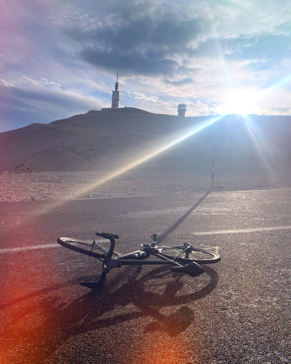 Beautiful sunset while on my downhill part from climbing the Mont Ventoux 🇫🇷 #montventoux #bike #sunsetphotography