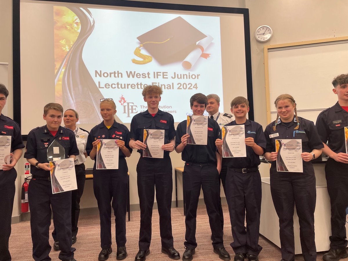 manchesterfire's tweet image. 2 of our Cadets competed in the North West Institute of Fire Engineer Lecturette competition.
Joe Platt (Bolton) presented on our approach to moorland fires &amp;amp; Kian Callandine-Ford (Eccles) presented on Youth Hose Drill 1.
Both performed amazingly representing #TeamGMFRS so well❤️