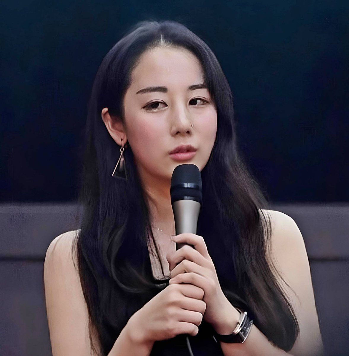 김문경 감독이 캐스팅 과정과 함께 촬영 도중에 발생한 에피소드와 비하인드 스토리를 전격 공개했다. https://naver.me/xrS2KXh9 #김문경감독 #캐스팅과정...