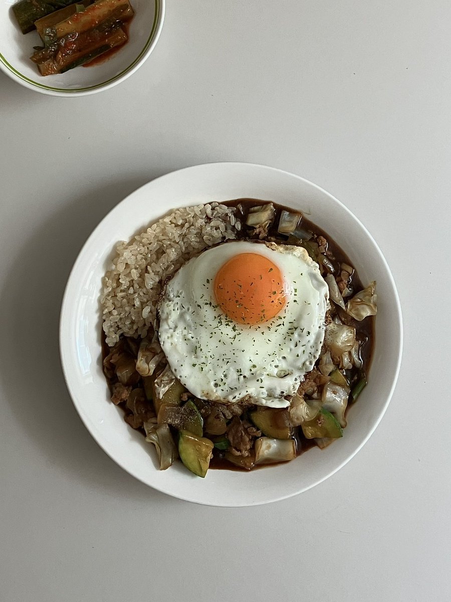 진심 밥태기 옴
ㄴ 잘 먹는 것 같구만