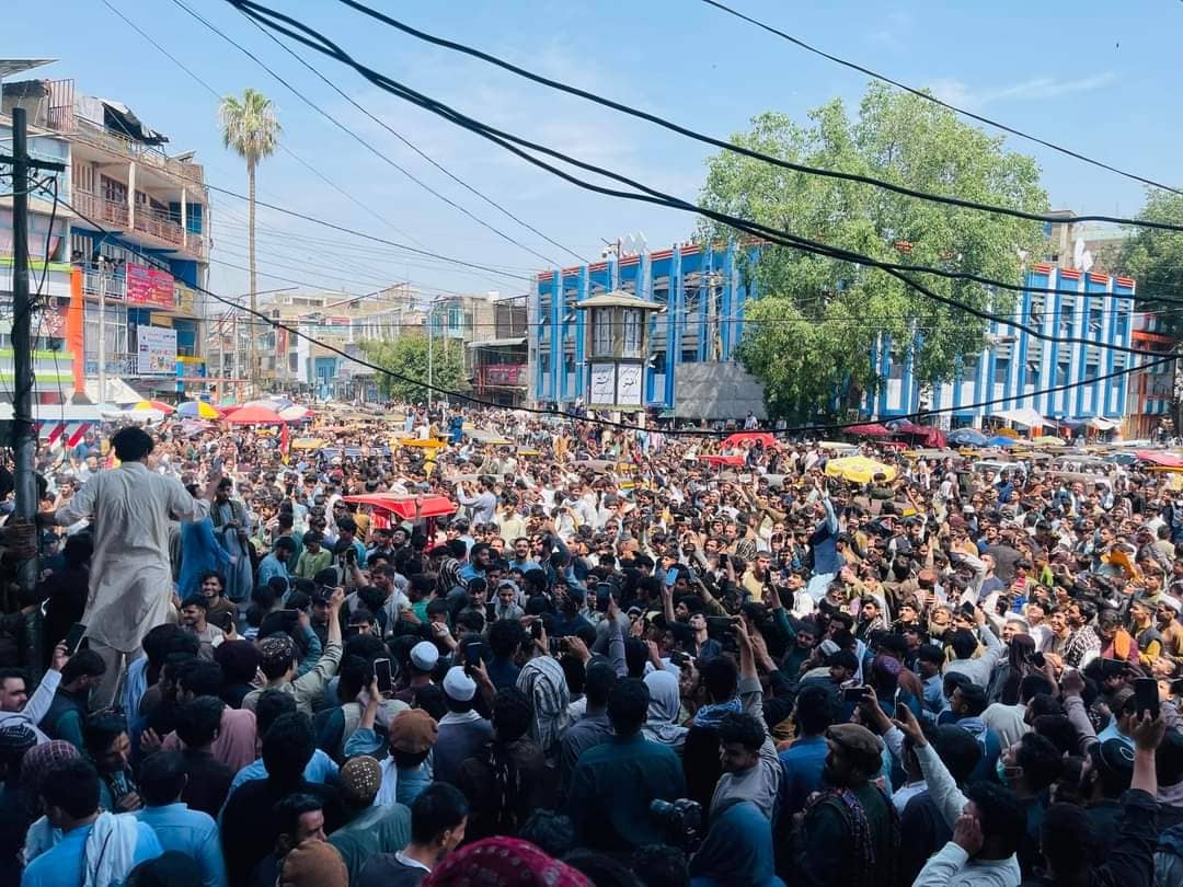 𝐍𝐚𝐧𝐠𝐚𝐫𝐡𝐚𝐫 𝐄𝐫𝐮𝐩𝐭𝐬! 🤩

Unbelievable scenes in Jalalabad City! 

#AfghanAtalan | #T20WorldCup | #GloriousNationVictoriousTeam