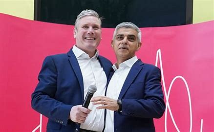 PaulSmi78490476's tweet photo. The Islamist Mayor of London Sadiq Khan has now banned our Black Cab drivers from flying our flag of St George๐ด๓ ง๓ ข๓ ฅ๓ ฎ๓ ง๓ ฟ in London our capital City๐ฌ๐ง and he has said he is looking forward to working closely with Keir Starmer.
You do the sums.
#LABOURSLOSING #labourmanifesto https://t.co/z9mO2O6WiE