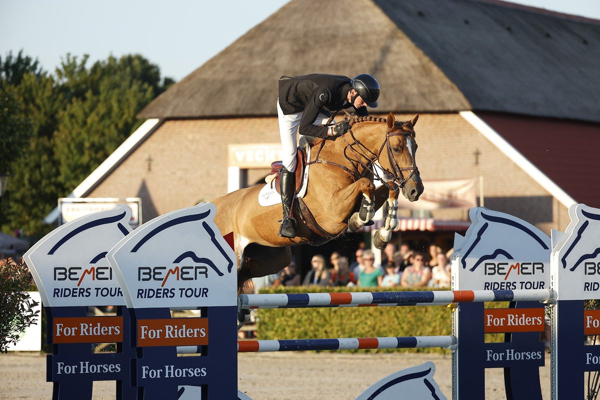 VechtdalTV's tweet image. Via CSI Ommen naar Parijs: Laatste voorbereiding voor springruiters
----&amp;gt; ap.lc/HAVrF
#CSIOmmen #Ommen #Paard #hippisch #ruiter #amazona