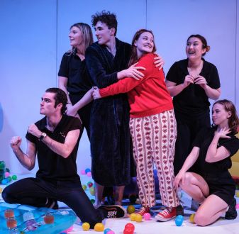 Want to become an actor? 🎭 Our blog has the info on getting experience, finding agents, nailing auditions.
Your acting career starts here: bit.ly/3KVgmXt 
#ActingCareer