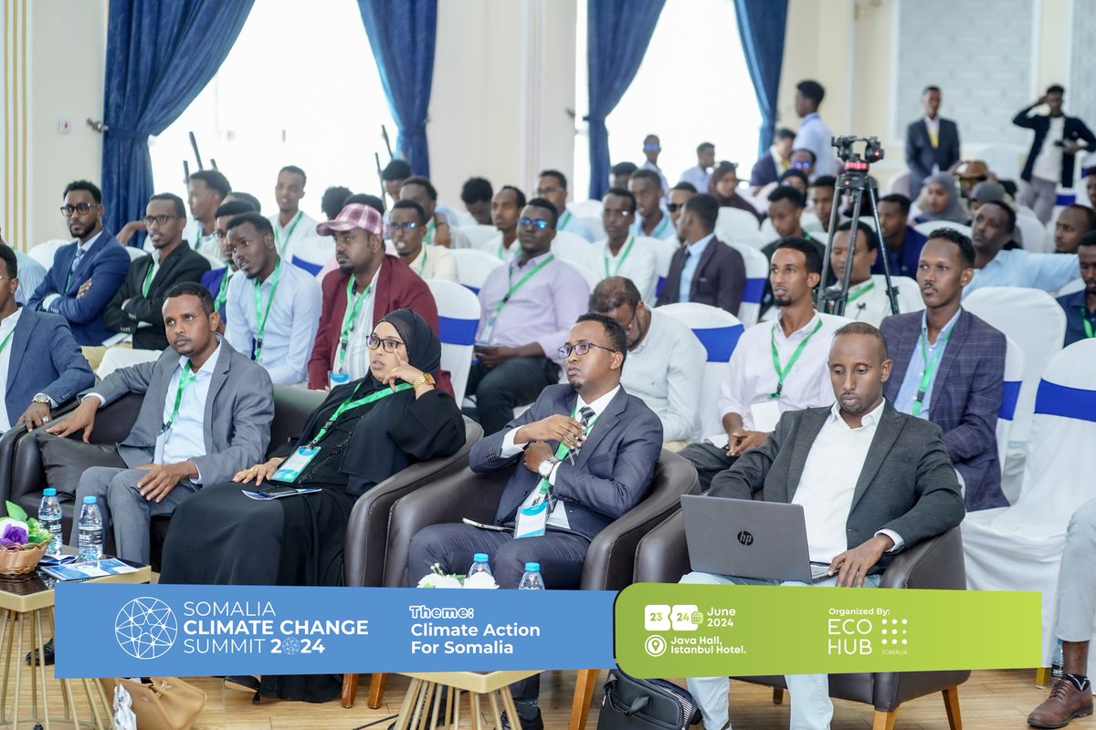AbdishakurDaaha's tweet photo. @SomaliaClimate Summit was a resounding success. Valuable lessons, engaged discussions, and gained perspectives. Eco-friendly products like tote bags, green charcoal, energy-efficient stoves, innovative solar tech, upcycled camel bone items, and inspiring art were showcased. 1/2 https://t.co/m7oooGVmOI