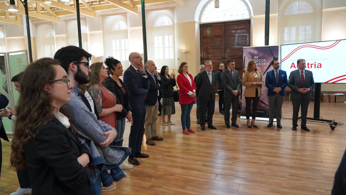 Jornada austríaca el viernes pasado en Oviedo (<a href="/aytoviedo/">@aytoviedo</a>) 🇦🇹👇

1⃣ Inauguración de la exposición del escritor Stefan Zweig en la Plaza Trascorrales (<a href="/culturaoviedo/">@culturaoviedo</a>) 📖
2⃣ Acto turístico con Austria como destino de ensueño 🧳