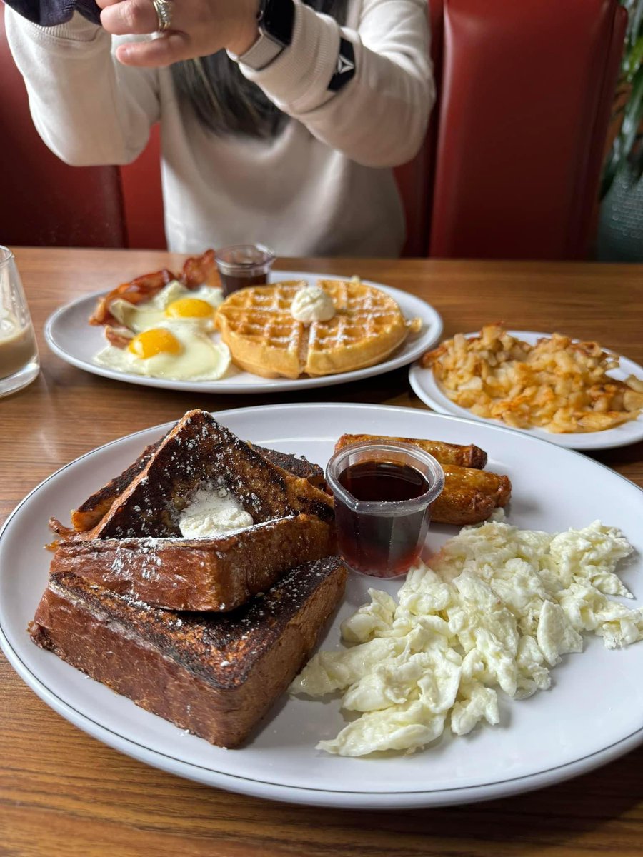 Johnny D's Waffles and Benedicts tweet media